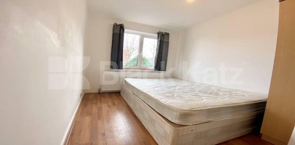			LET , 3 Bedroom, 1 bath, 1 reception House			 Ainslie Walk, Balham